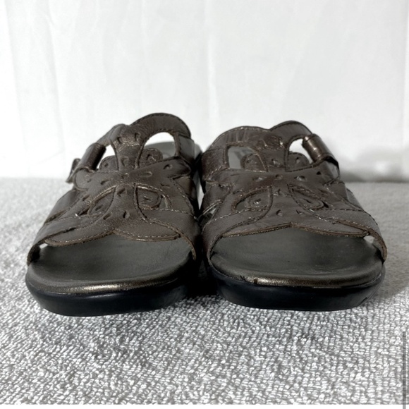 Clark’s Bendables Brown Metallic Leather Slip On Sandals 6.5 - Picture 12 of 14